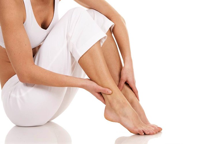 Почему при беременности сильно ломит ноги?